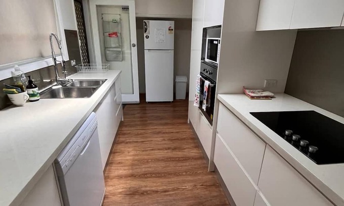 Old Toongabbie Casa | Duplex House In Toongabie Near The Hills Area