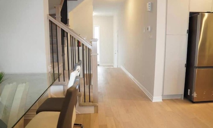 Chapel Hill South Casa | Clean, beautiful and spacious home close to gyms, malls and restaurants