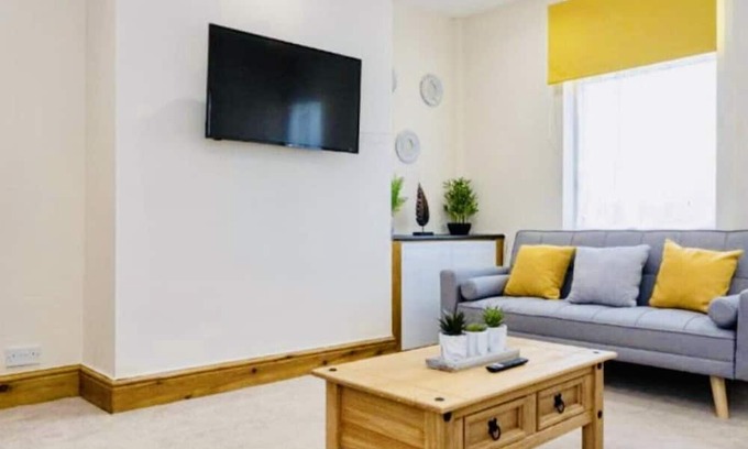 St Helens Casa | Charming 2BR House in St Helens - FREE Parking