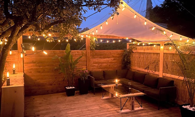 Kingston Casa | Quiet City Retreat. Pets welcome, driveway parking!