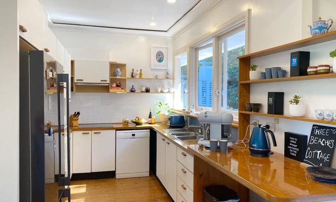 Avalon Beach Cabaña | Three Beaches Cottage