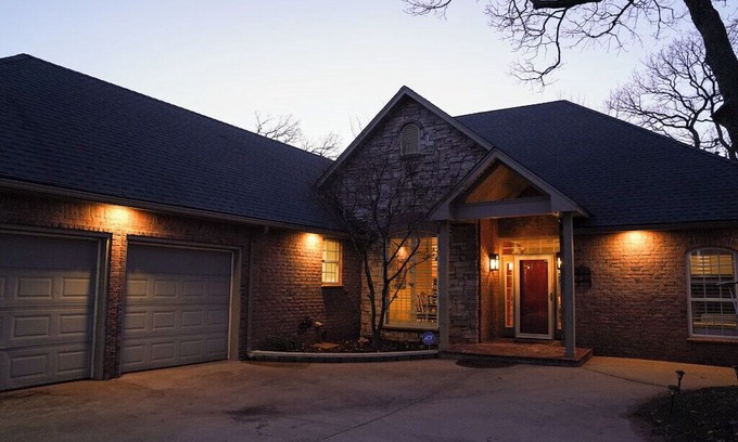 Guthrie Casa | Luxurious 3-bedroom house on Lake.Private dock with great fishing and swimming!