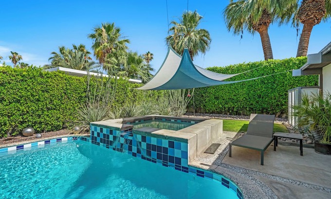 Sunmor Casa | Alexander Escape – Showpiece 3 BDR w/Private Pool, 5 Min to Downtown