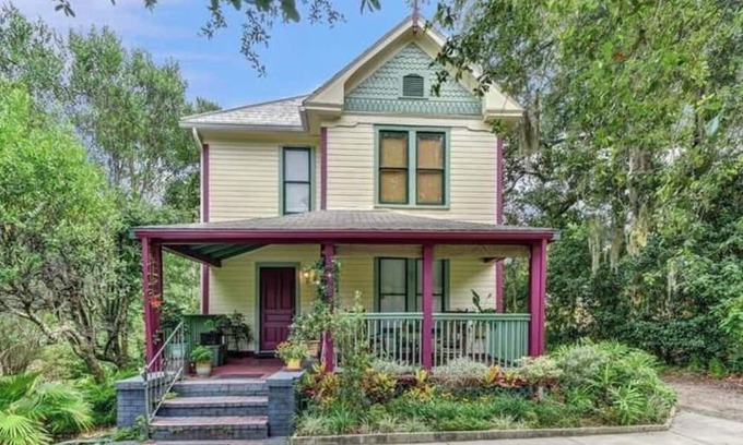 DeLand Casa | The Victorian House