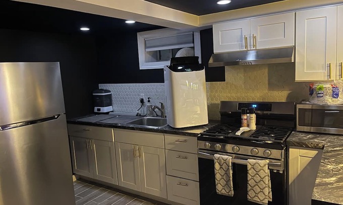 Carteret Casa | Private 1-bdr, 1 bath, Home Theatre, Bar, Kitchen, Near NYC