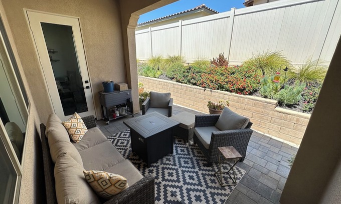 Ventura County Casa | Room in house with access to gym & pool, WiFi in beautiful Santa Paula