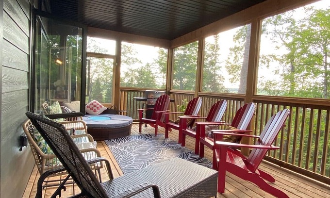 Lake of Bays Casa | 6BR, 9BED Luxury 4200sqf LOFT close to Dwight Beach, Huntsville, Muskoka