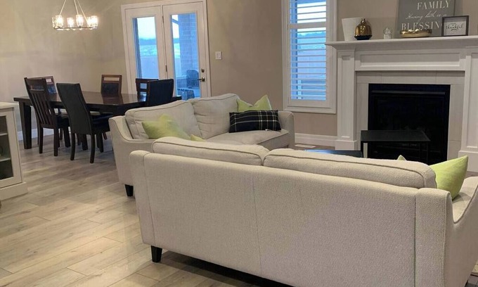 Plympton-Wyoming Casa | This house is a 4 bedroom(s), 2 bathrooms, located in Plympton - Wyoming, ON.
