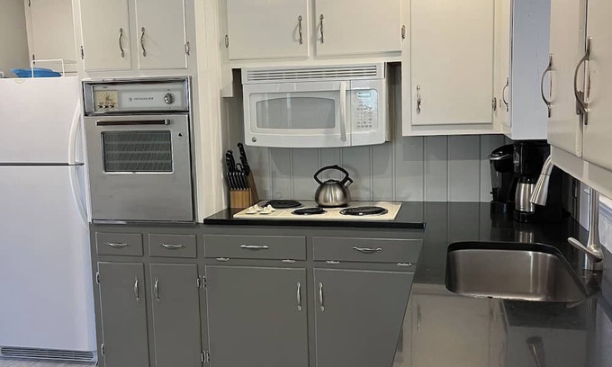 Jonesville Casa | Terrific 3-bedroom house in Elkin, close to town and trails, quiet