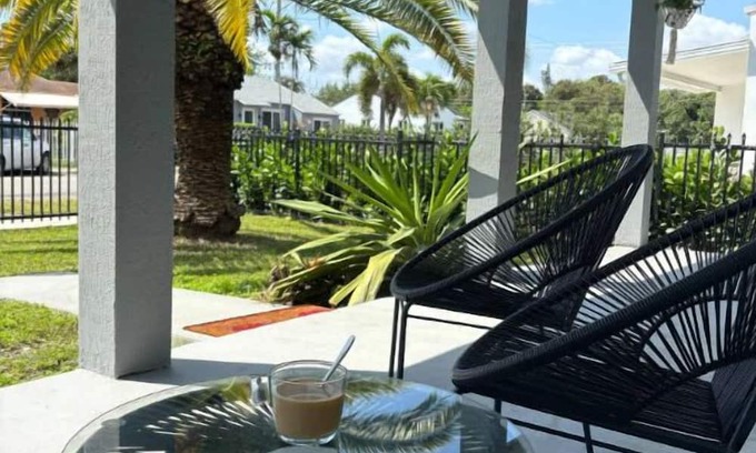 West Little River Casa | Stylish Miami Oasis: 3Bed, 2Bath with BBQ, Just 15min from the Beach.