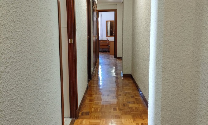 Romareda Casa | Tranquil 4-bedroom apartment with WiFi in Zaragoza