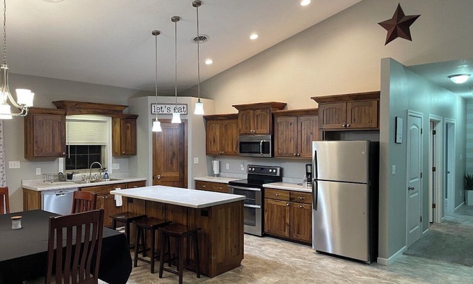 West Grove Casa | Charming Rual Iowa Shed house