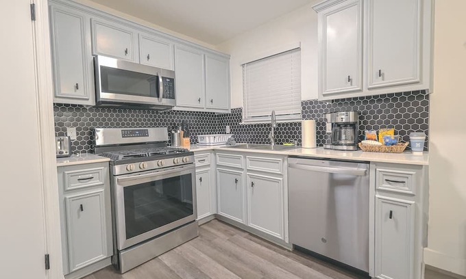 St. Johns Casa | Game Room, Day Bed, Close To DT, Breakfast, +