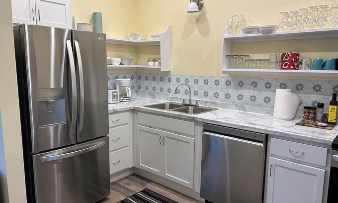 Canning Apartamento | Spacious 4 bed, pet friendly and cozy accommodation downtown Canning.