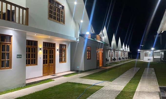 Oxapampa Hotel | Hahn Des Felsens