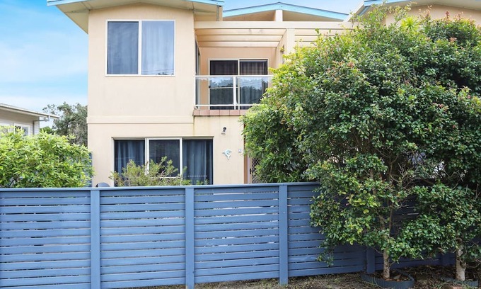 Hawks Nest Casa | Opposite Bennetts Beach