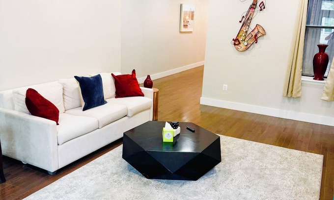 Eckington Apartamento | 3-bedroom apartment in great DC neighborhood with WiFi, AC