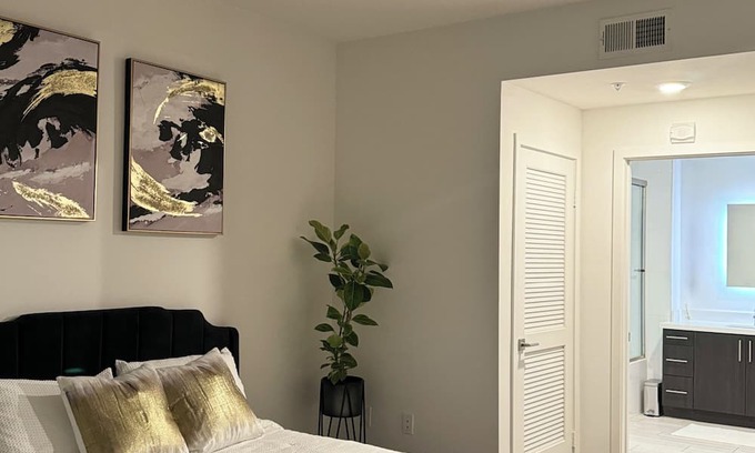 Hollywood Apartamento | Charming 1-bedroom suite in marvelous Los Angeles with AC, WiFi