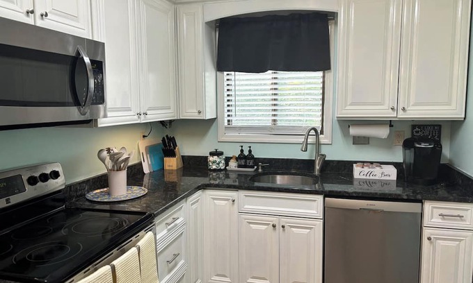 Circleville Casa | 3BR;2BA home; Middletown NY Sleeps 6; AC;WiFi; Close to Amenities; Peaceful .