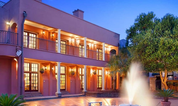French Quarter Complejo | 1 Bedroom Loft Condo at Lodge Alley Inn - Downtown Charleston!