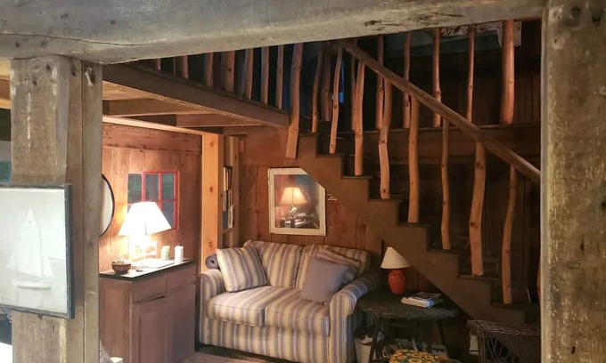 Adamsville Casa | Peaceful country barn near the RI/MA coast.