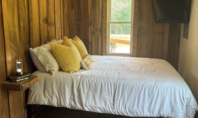 Dennis Cabina | Cabin at Bay Springs Lake & Tishomingo State Park