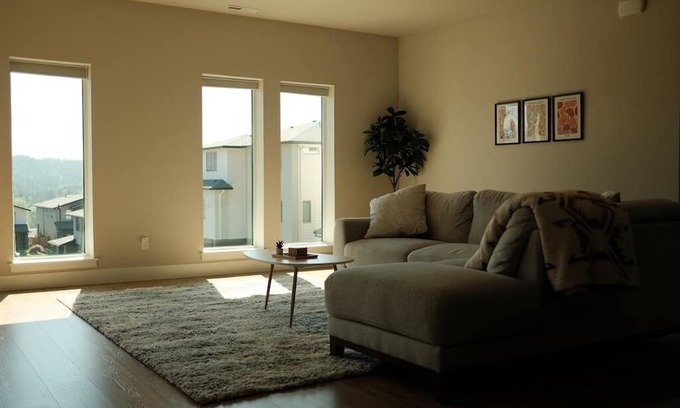 Rock Creek Casa | Clean and Bright New Build w/ Mountain Views
