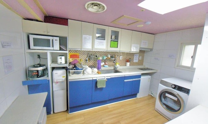Noryangjinil-tong Cabina | Cozy Room: 30 Seconds from Noryangjin Station, Prime Location in Seoul