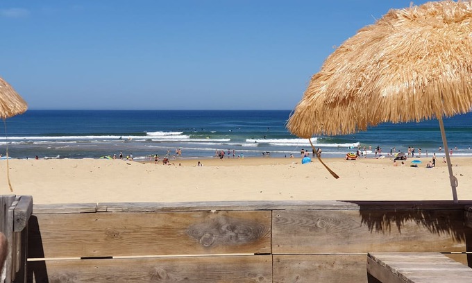 Mezos Casa | Holiday Home 'Maison Bois Proche De L'Atlantique' with Private Terrace, Wi-Fi and Air Conditioning