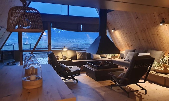Bolvir Casa | Holiday Home 'Cabanya Amb Encant' with Mountain View, Terrace and Garden