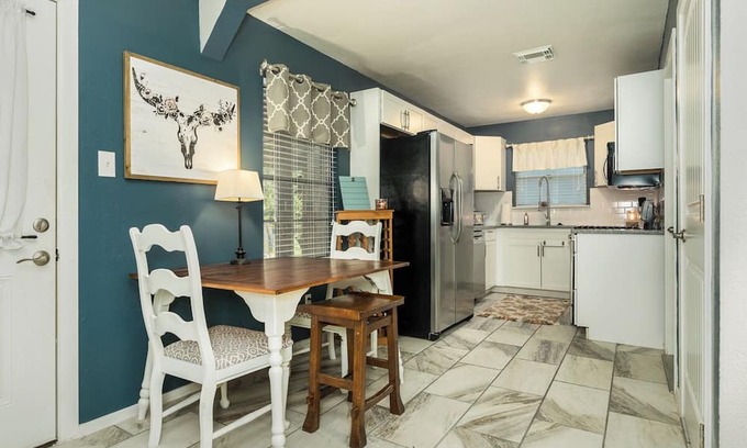 Lake Jackson Casa | The Charmer