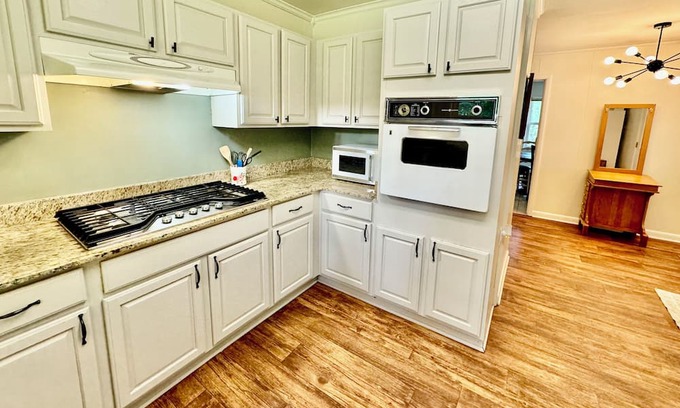 Clarksville Casa | Spacious and Stylish 4bd house with large backyard near campus, downtown, trails