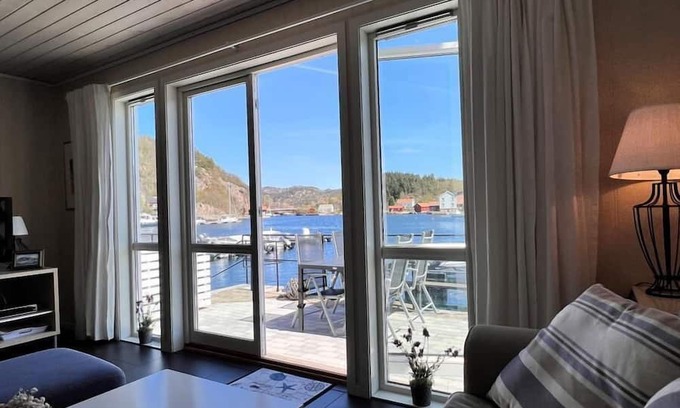 Lindesnes Casa | Furuholmen Brygge 31