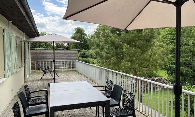 Morancez Cama Y Desayuno | Bed and breakfast near Chartres on the banks of a river, heated pool, billiards.