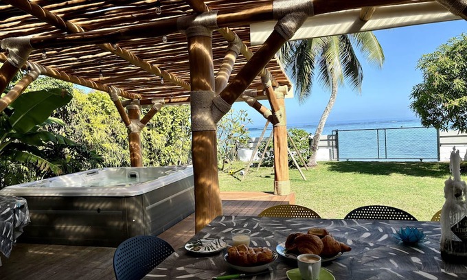 Paea Casa | Family House access in the lagoon - jacuzzi, fiber; 3 bedrooms A/C - 3 bathrooms