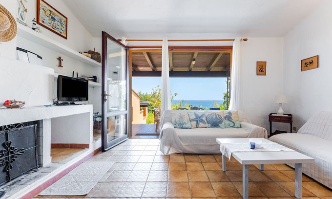 Villaputzu Casa | Holiday Home 'Villa Corallo' with Sea View, Wi-Fi and Air Conditioning