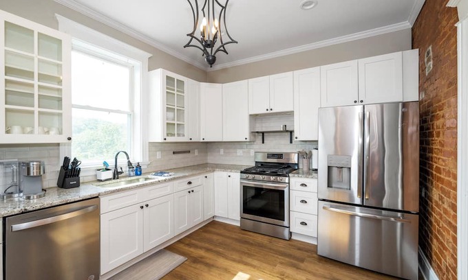 Ludlow Casa | Ludlow Lodge w/City Views – Where History Meets Modern Comfort!