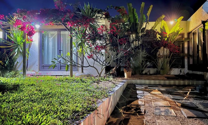 Albion Casa | Cozy 2-bedroom house 2-min drive from the beach