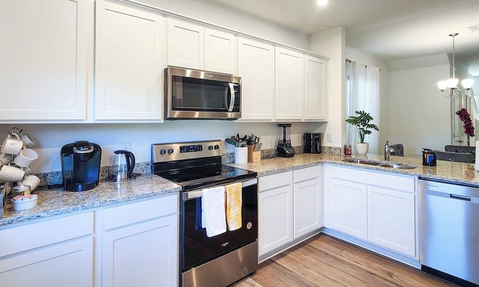 Paw Creek Casa | Luxury Escape - 2 King Bedrooms, 2 Queen Bedrooms + Pool Table