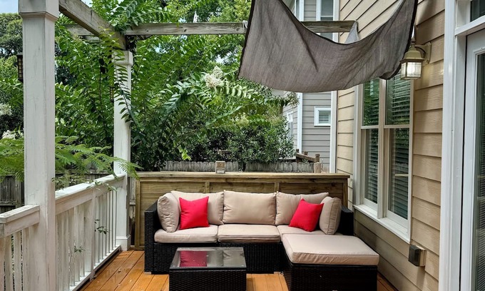 Knight Park Casa | New! 3BR 2.5BA + Pickleball Court in West Midtown!