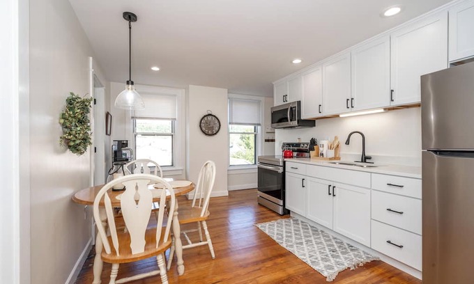 Ludlow Casa | Historic Ludlow Suites – 2 Apts in 1 Booking! Highly Walkable, Min to Downtown