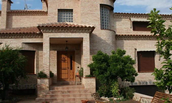 Olías del Rey Casa | Country House 'El Retiro De Toledo' with Private Pool, Wi-Fi and Air Conditioning