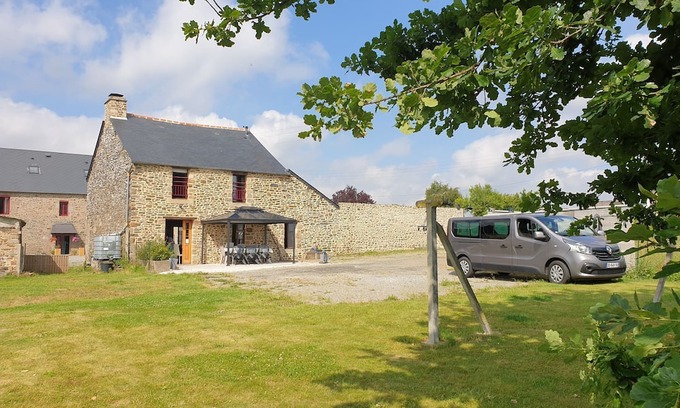 Saint-Georges-de-Grehaigne Casa | Old sheepfold in the bay of Mont Saint Michel for 8 persons PMR animals ok