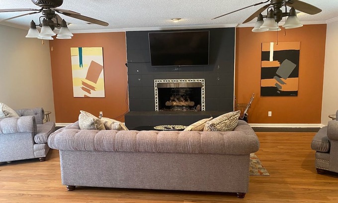 Raleigh Casa | Cozy 3-bedroom house in Memphis with WiFi
