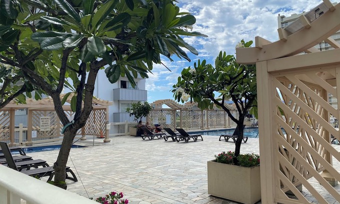 Waikiki Condominio | Condo/Hotel Studio Panoramic views, Sun deck with pool, walk to Waikiki beach.