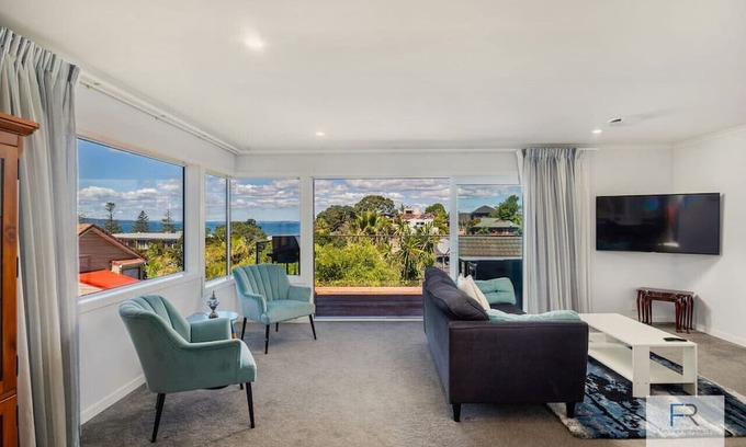 Browns Bay Casa | Spectacular Sea Views -Exec Home