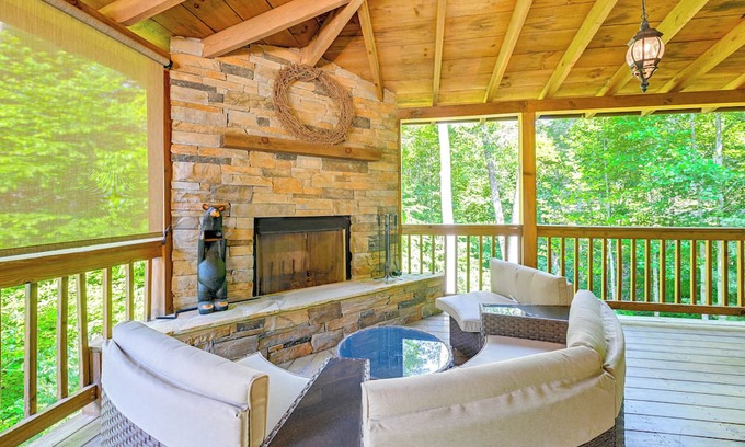 Cashiers Cabaña | Cashiers Cottage w/Screened Porch & Trail Access!