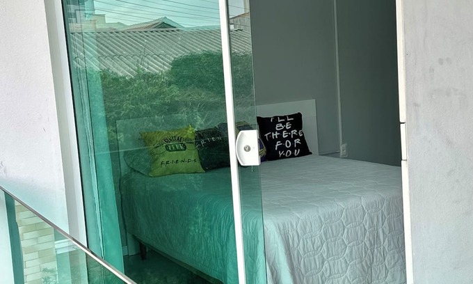 Capoeiras Casa | Quarto Confortável em Casa Grande