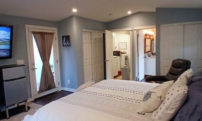 Gresham Apartamento | Cozy studio in peaceful Gresham with WiFi, AC