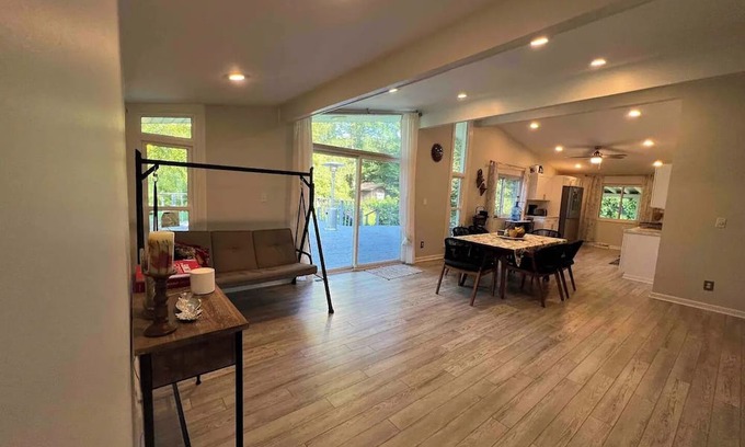 Canton Otro | Charming farmhouse ranch - private 2 bed 1 bath - slice of home - shared spaces
